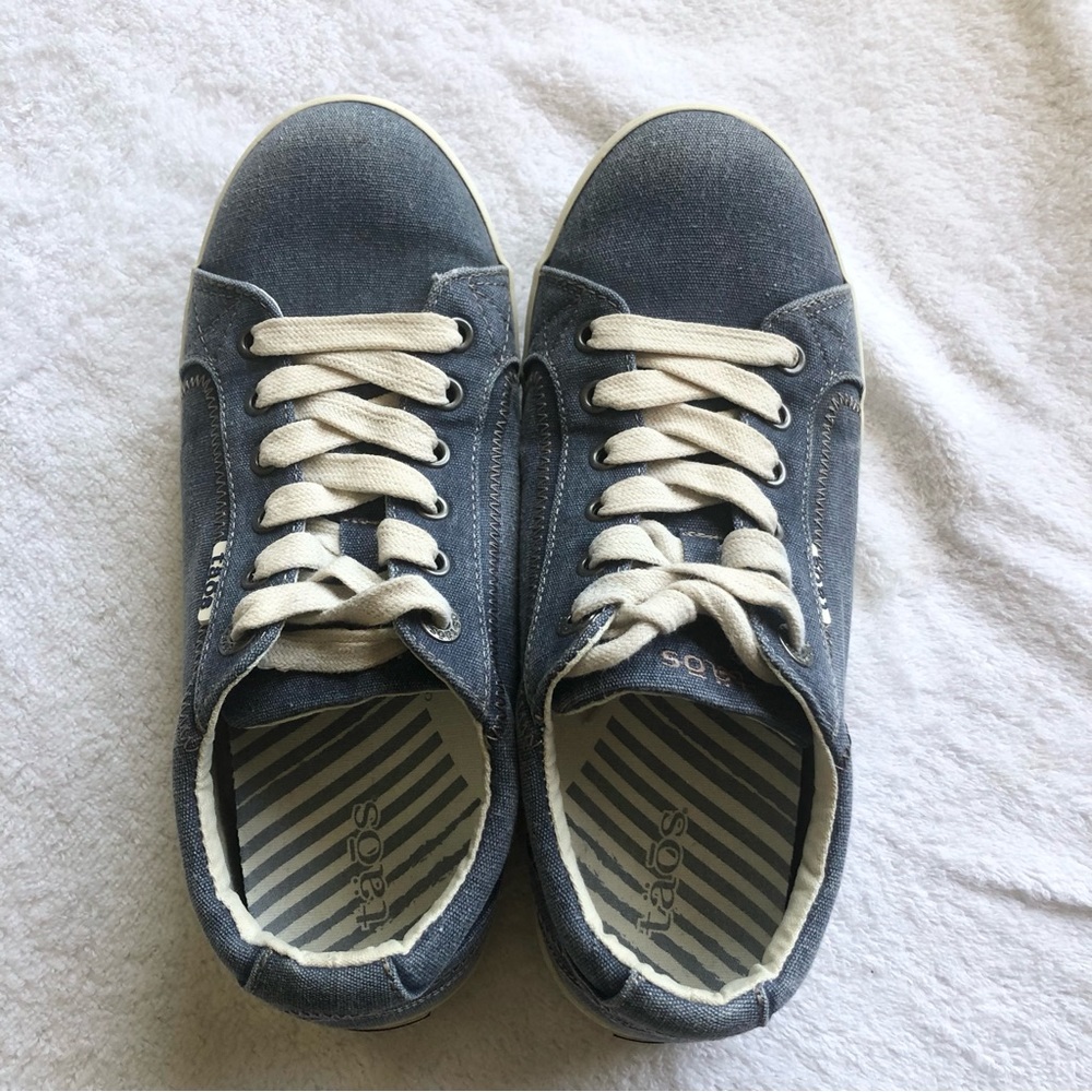 Taos Star Blue Sneakers Size 9